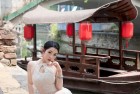 秀人网美女模特严利娅Yuliya白色露肩旗袍服饰性感写真